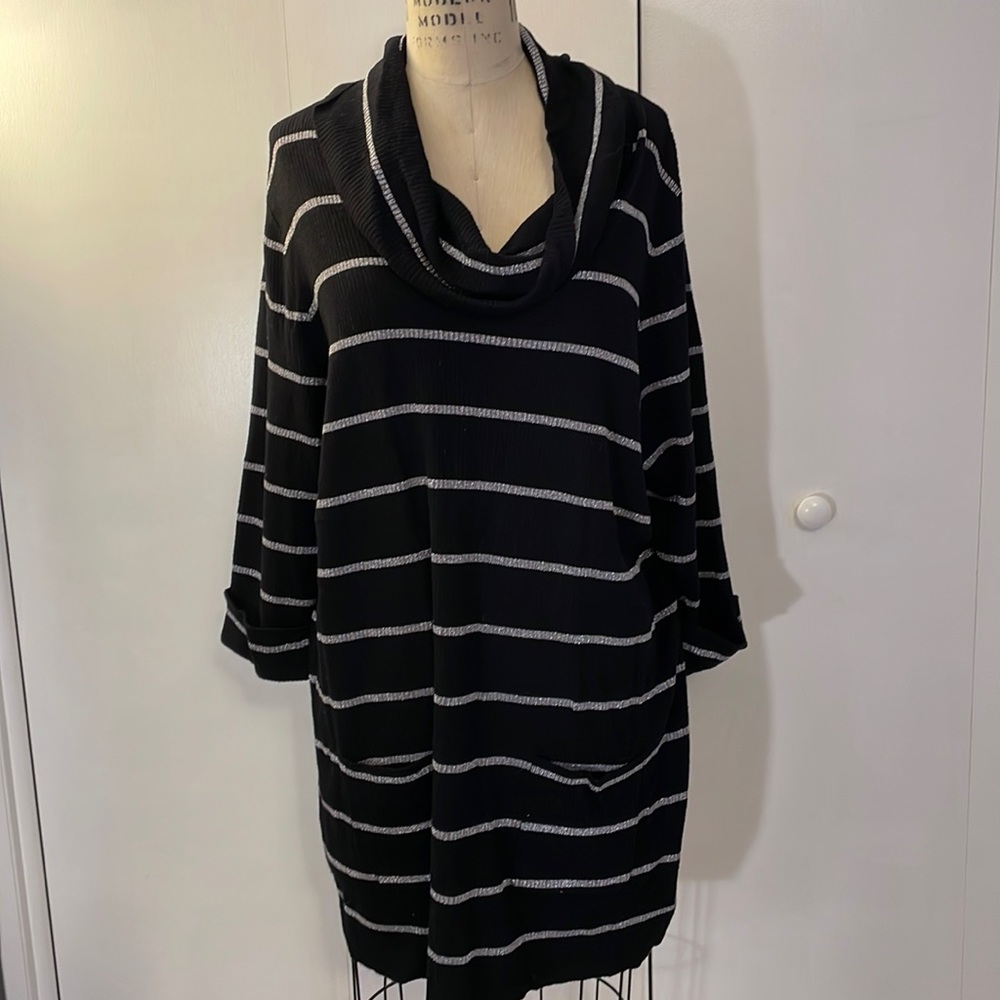 International Concepts black and silver striped tunic with front pockets